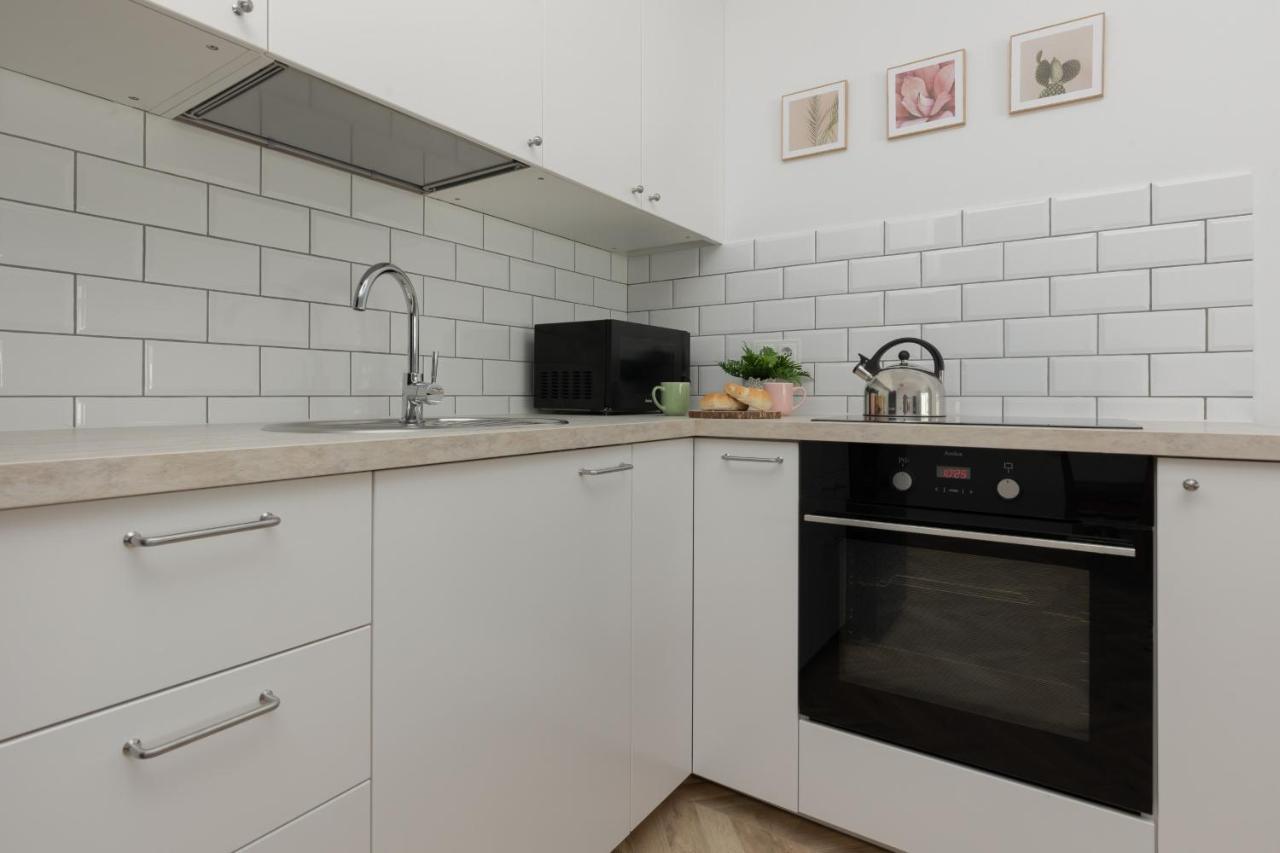 Ursus Sunny Studio For 4 Guests With Parking & Balcony By Noclegi Renters Warszawa Eksteriør bilde