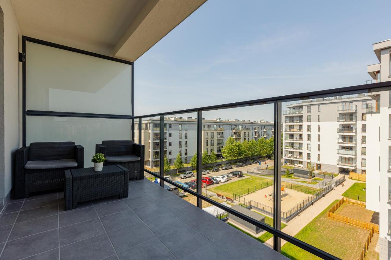 Ursus Sunny Studio For 4 Guests With Parking & Balcony By Noclegi Renters Warszawa Eksteriør bilde